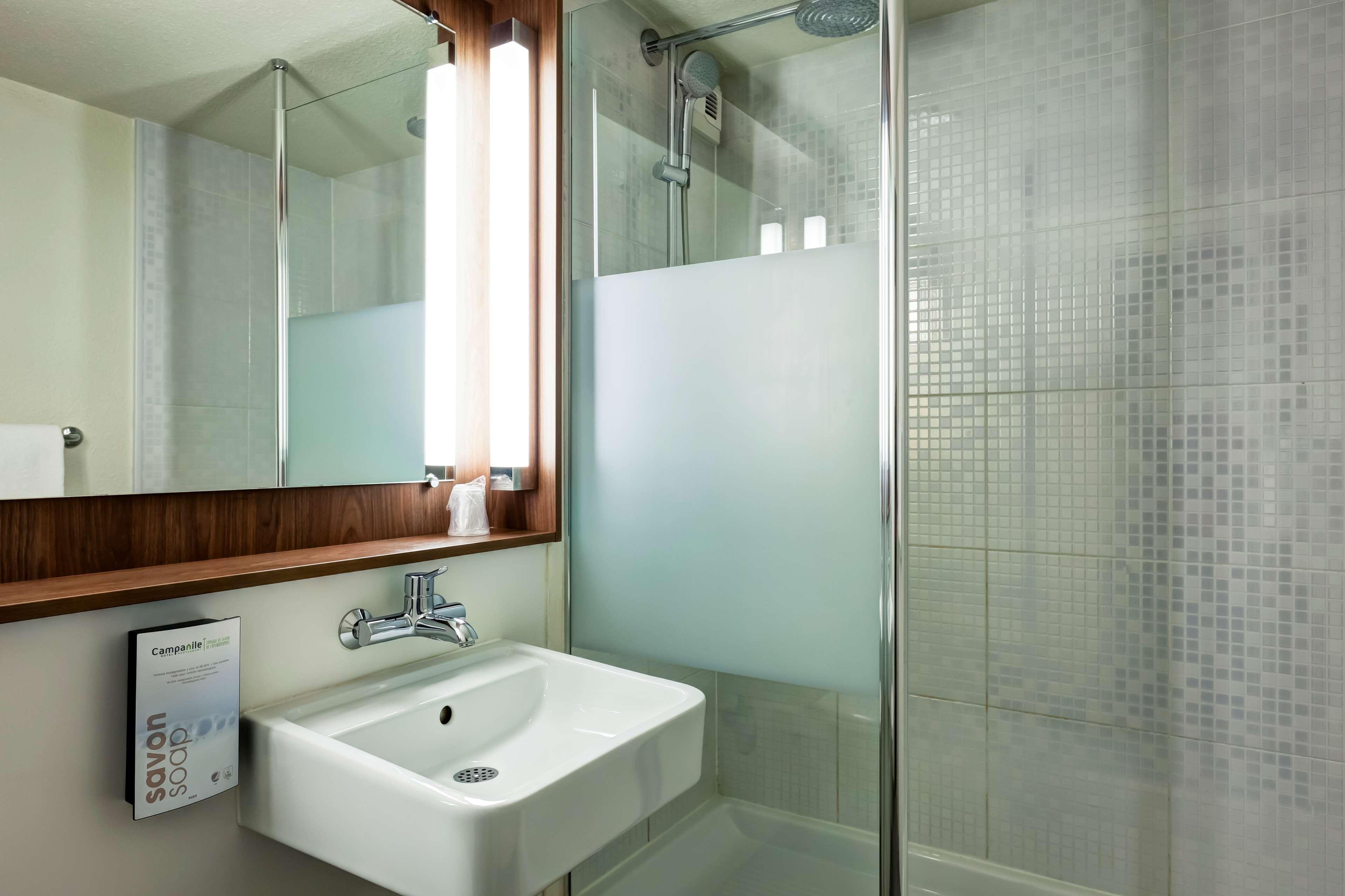 Campanile Evry Ouest - Essonnes 3*