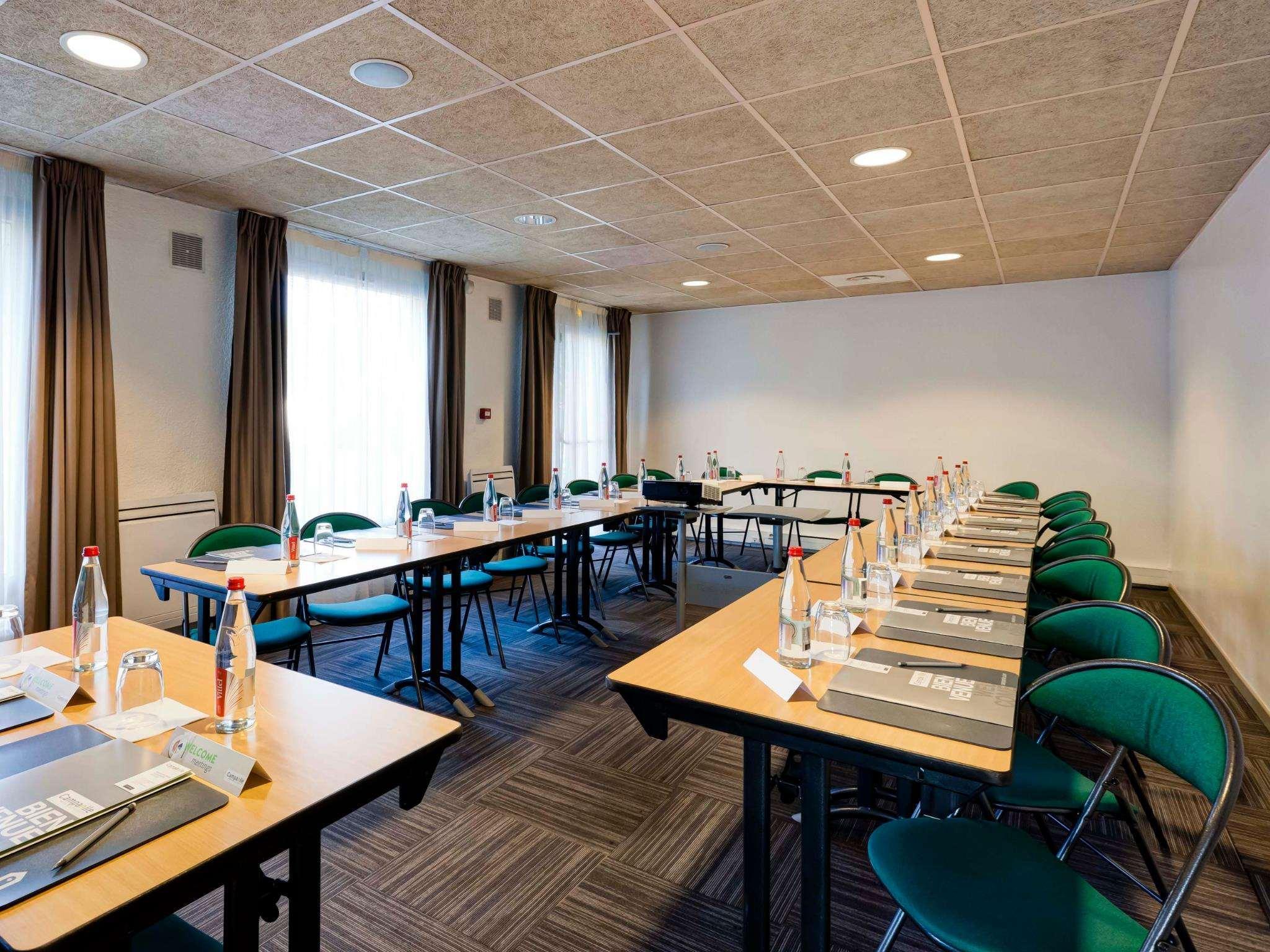 Campanile Evry Ouest - Essonnes 3*